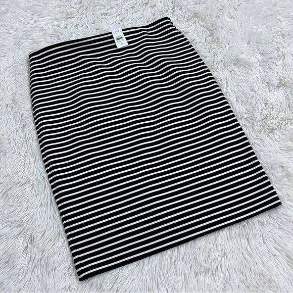 Ann Taylor LOFT Stripe Pencil Skirt Med NWT - Picture 2 of 10